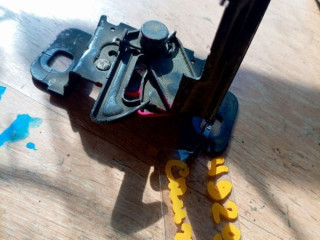 замок капота Chevrolet Cruze 1 поколение J300 2012, 1.6 л., бензин, 95463828