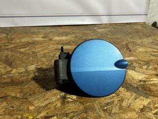 лючок топливного бака Ford Focus 2 поколение [рестайлинг] CB4 2009, 1.6 л., i, SHDA, бензин, 5МКПП, голубой металик, хетчбэк 5 дв., передний привод, правый руль, 8M51-A405A02-AA