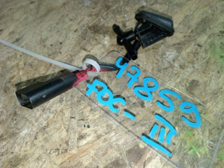 форсунка омывателя лобового стекла Ford Focus 3 поколение CB8 2012, 1.6 л., бензин