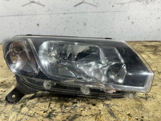 фара правая Renault Sandero 2 поколение 2015, 0.9 л., H4B 408, бензин, АКПП, передний привод, 260102523R