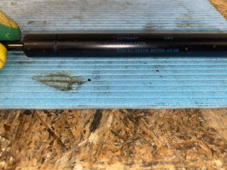 амортизатор стекла багажника Volkswagen Touareg 1 поколение [рестайлинг] 2009, 3.0 л., CASC, дизель, АКПП, полный привод, 7L6845587A, 6181S