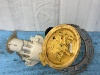 насос топливный BMW 5 серия F07/F10/F11 2011, 2.0 л., АКПП, задний привод, 16117260648