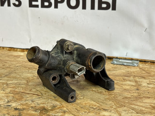 фланец (тройник) системы охлаждения Ford Focus 2 поколение [рестайлинг] CB4 2009, 1.6 л., i, SHDA, бензин, МКПП, хетчбэк 5 дв., 7M5G-8K556-AC