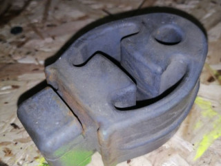 Резинка подвеса глушителя Mazda 3 1 поколение [рестайлинг] BK 2008, LF0940061