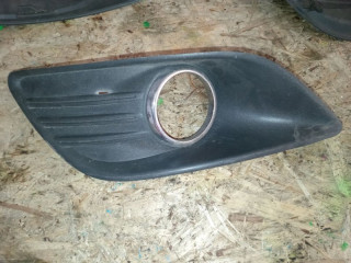 рамка фары противотуманной левой Ford Focus 2 поколение CB4 2008, 1.6 л., бензин, 8M5119951AE