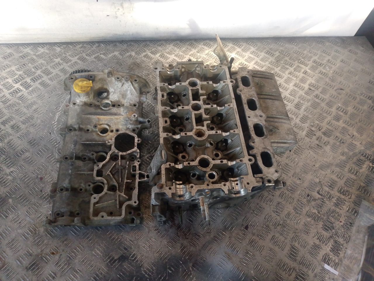 головка блока цилиндров Renault Laguna 2 поколение 2002, 2.0 л., бензин, F4R - фото №1