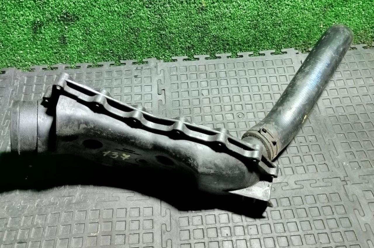 патрубок интеркулера Volkswagen Golf 4 поколение 2002, 1J0145762L - фото №1