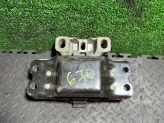 подушка крепления двигателя Volkswagen Golf 5 поколение 2008, 1K0199555