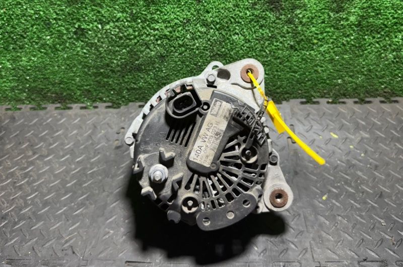 генератор Audi A4 B7 2007, 1.9 л., 06F903023H - фото №1