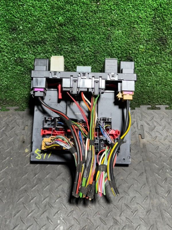 блок комфорта Volkswagen Passat B6 2007, 3C0937049 - фото №1