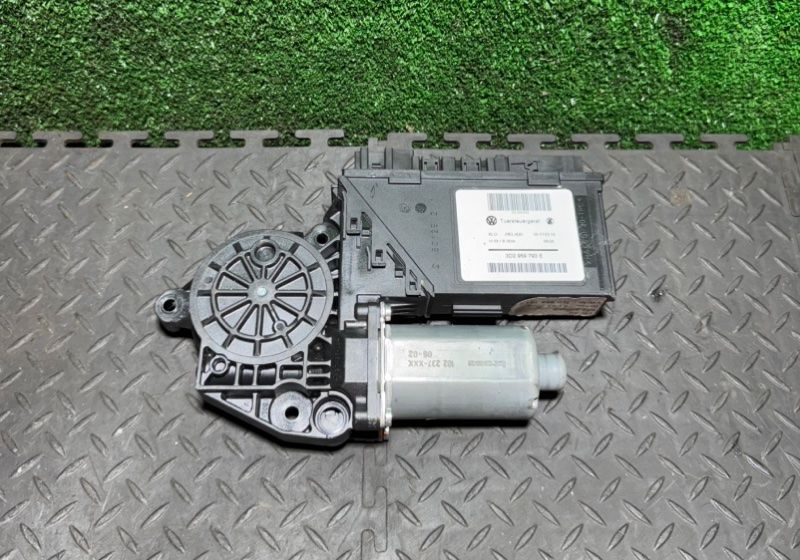 моторчик стеклоподъемника передний правый Volkswagen Touareg 1 поколение 2006, 2.5 л., 3D2959793E - фото №1