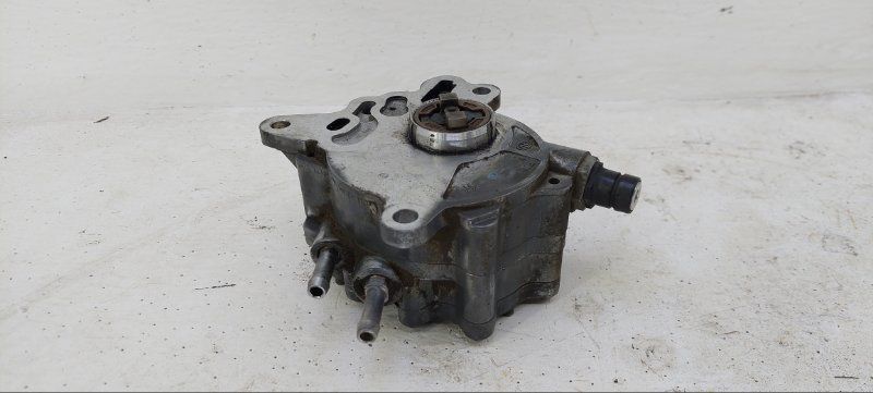 насос вакуумный Volkswagen Passat B6 2009, 03G145209 - фото №1