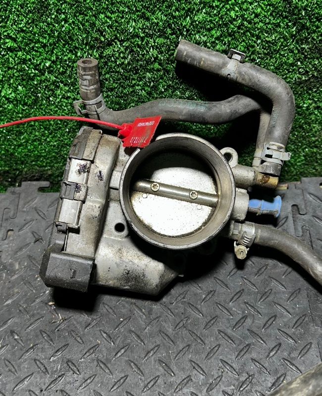 заслонка дроссельная Volkswagen Passat B5 1999, 078133062B - фото №1