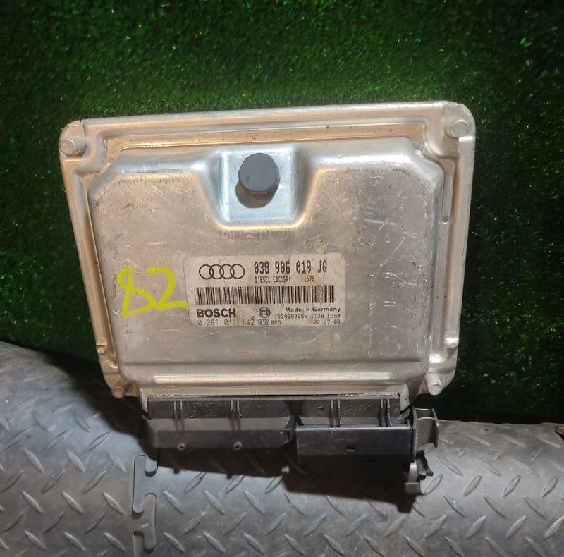 блок управления двигателем Audi A4 B6 2004, 038906019JQ, 281011142 - фото №1