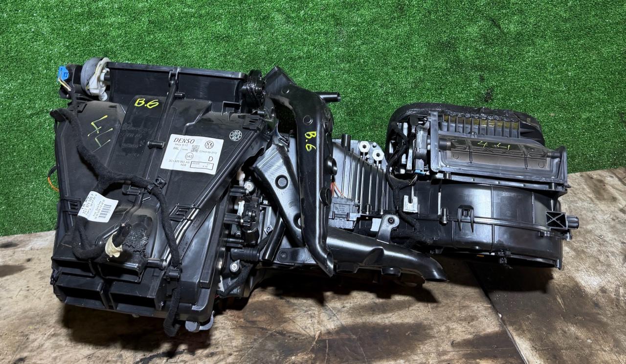 корпус отопителя (печки) Volkswagen Passat B6 2006, 2.0 л., дизель, МКПП, универсал, 3C1820003AN - фото №1