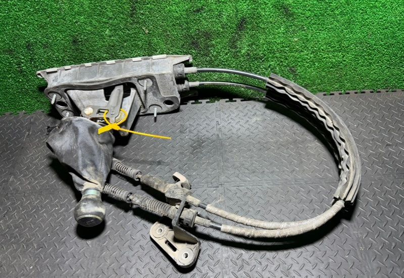 кулиса Volkswagen Golf 5 поколение 2006, 1.9 л., 1K0711061B - фото №1