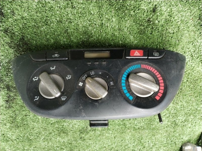 блок управления печки / климат-контроля Toyota RAV4 2 поколение (XA20) 2003, 1.8 л., 5590042100 - фото №1