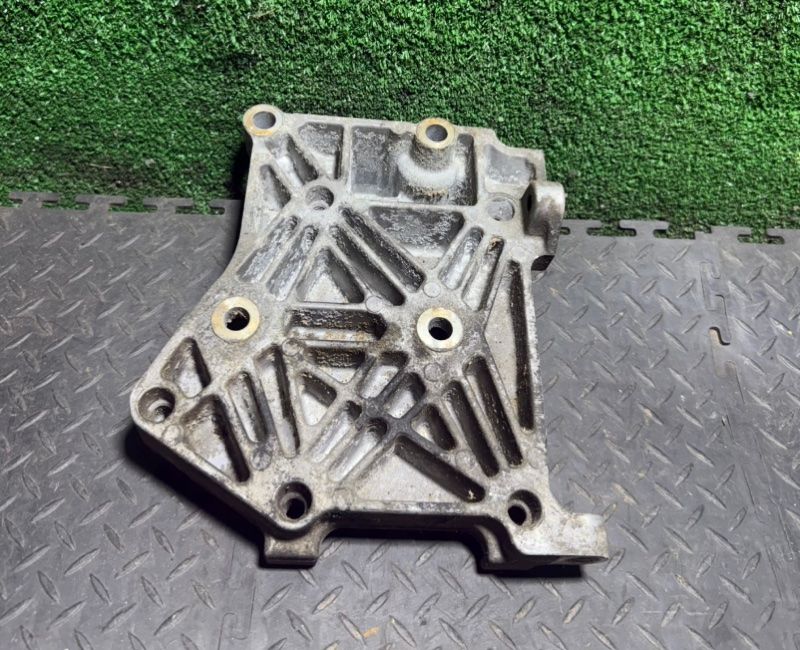 кронштейн компрессора кондиционера Nissan Primera P12 2003, 1.8 л., 11919BM700 - фото №1