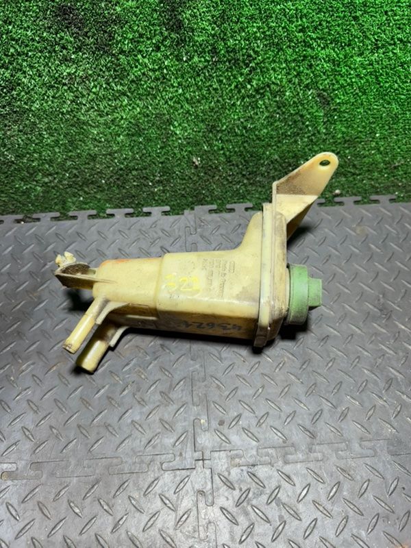бачок гидроусилителя Volkswagen Passat B5 1999, 8D0422373C - фото №1