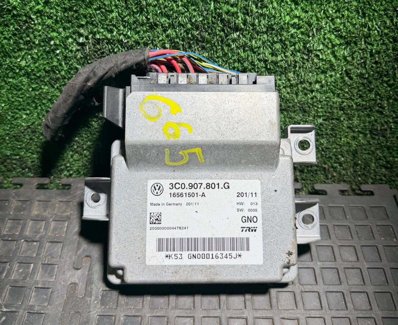 блок управления ручником Volkswagen Passat B6 2006, 2.0 л., дизель, МКПП, универсал, 3C0907801G - фото №1