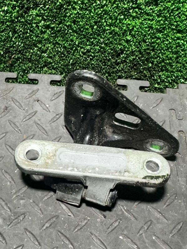 петля двери Mercedes-Benz E-Класс W211/S211 2004 - фото №1