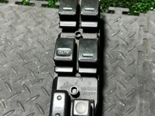 блок управления стеклоподъемниками Toyota RAV4 2 поколение (XA20) 2002, 8482042080