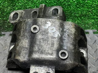 подушка крепления двигателя Volkswagen Golf 4 поколение 1999, 1J0199262