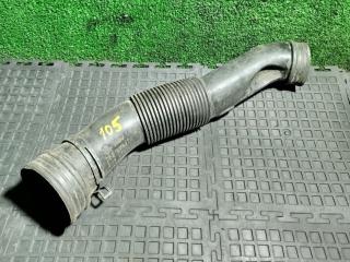 патрубок воздушного фильтра Volkswagen Golf 4 поколение 2000, 06B129627