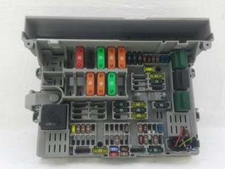блок предохранителей BMW 3 серия E90/E91/E92/E93 E90 2007, 690662106