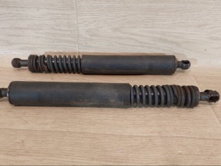 амортизатор крышки багажника (3-5 двери) Volkswagen Touareg 1 поколение (2002 - 2007), 7L6827550C