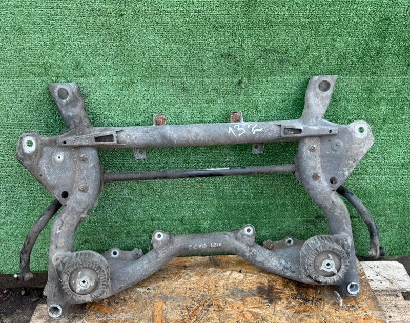 балка подвески передняя (подрамник) Mercedes-Benz C-Класс W204/S204 2010, 2.2 л., A2043230665 - фото №1