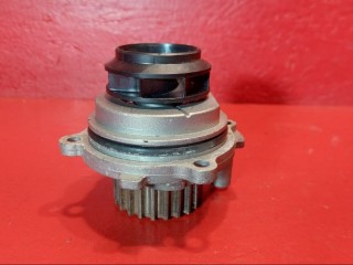помпа Volkswagen Beetle 2 поколение 2001, 1.6 л., AYD, бензин, 06B121019C