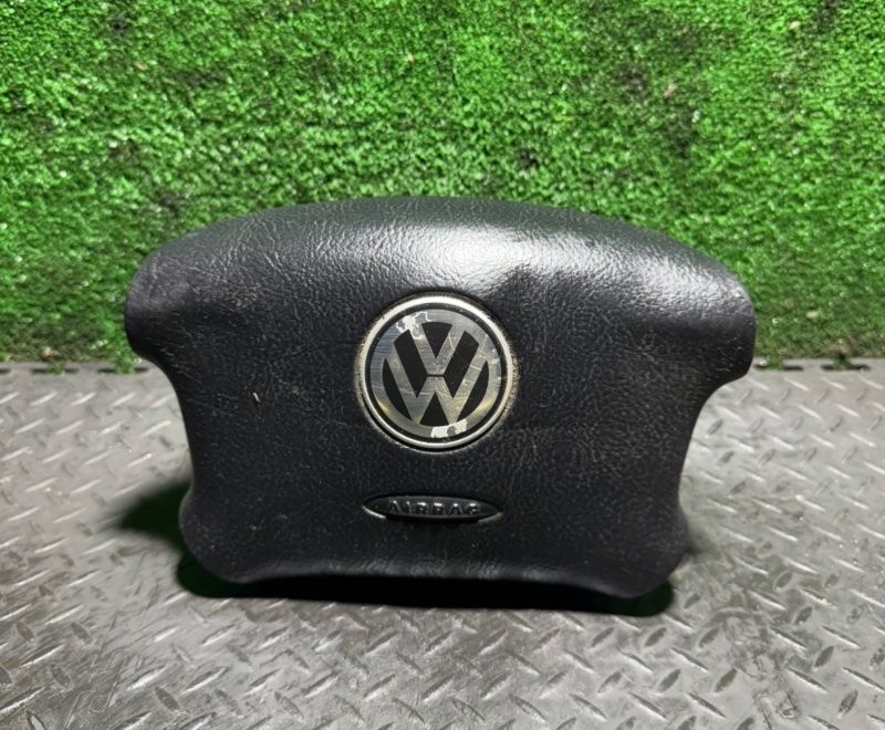 подушка безопасности водителя Volkswagen Passat B5 2000, 3B0880201AE - фото №1