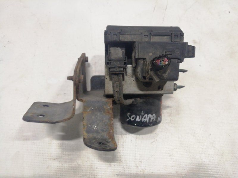 блок ABS Hyundai Sonata EF 1999, 2.0 л., G4JP, бензин, 9566038000 - фото №1