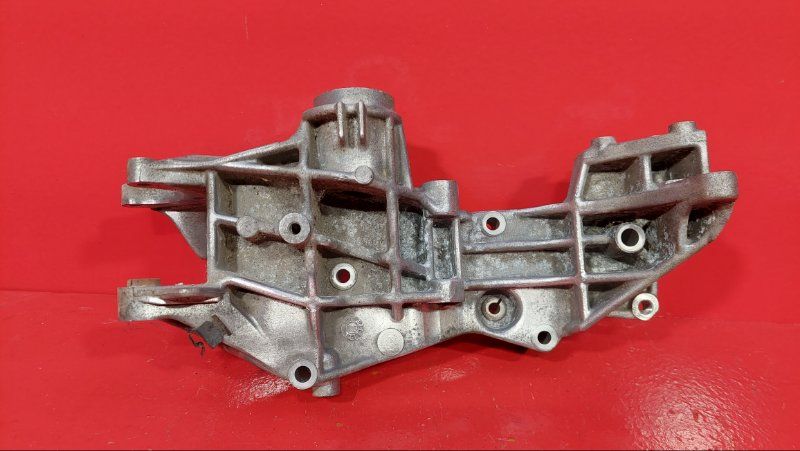 кронштейн генератора Volkswagen Passat B5 1999, 1.8 л., APT, бензин, 058145523D - фото №1