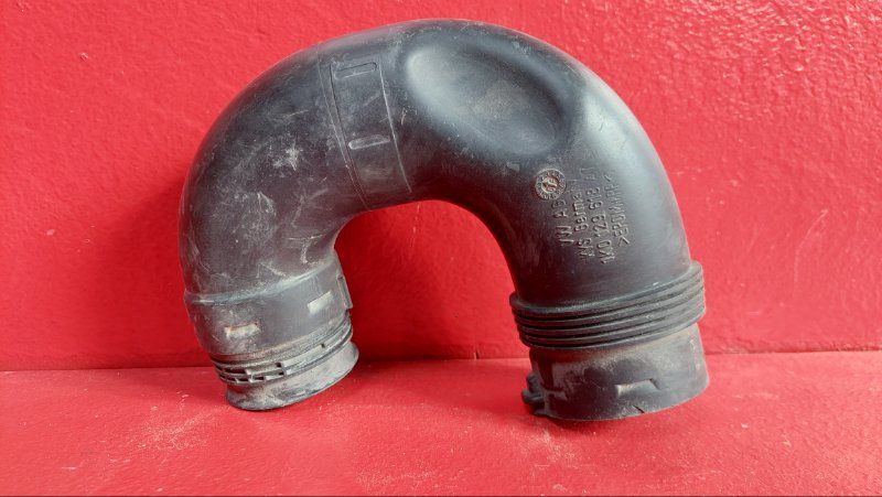 патрубок воздушного фильтра Volkswagen Passat B6 2006, 2.0 л., BKP, дизель, 1K0129618AT - фото №1