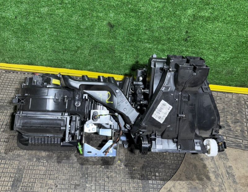 корпус отопителя (печки) Volkswagen Touran 1 поколение 2005, 2.0 л., 1T1820003GR - фото №1