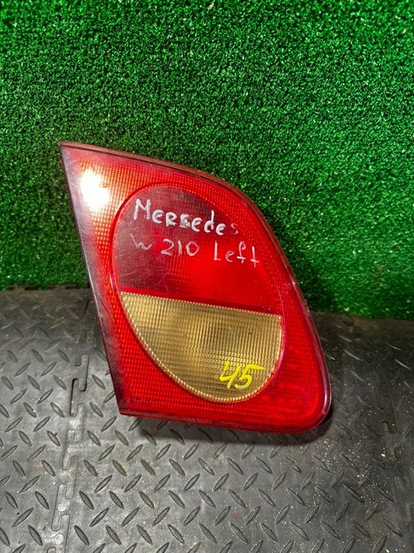 фонарь крышки багажника левый Mercedes-Benz E-Класс W210/S210 1997, A2108201164 - фото №1