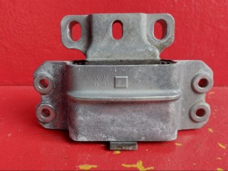 Опора (подушка) двигателя Volkswagen Passat B6 2009, 2.0 л., CBAB, дизель, 1K0199555M