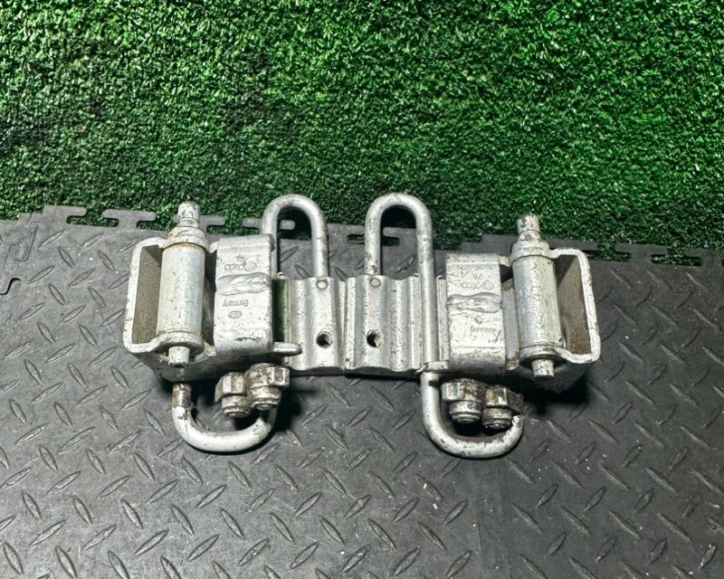 петля двери Volkswagen Passat B5 2001 - фото №1