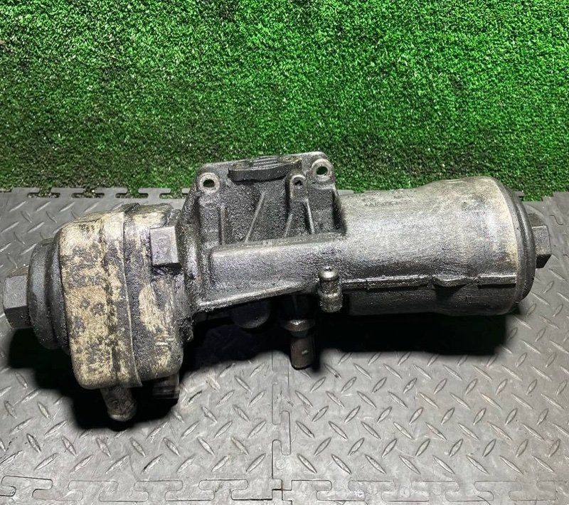 теплообменник масляного фильтра Volkswagen Golf 4 поколение 2006, 1.9 л., 045115389G - фото №1