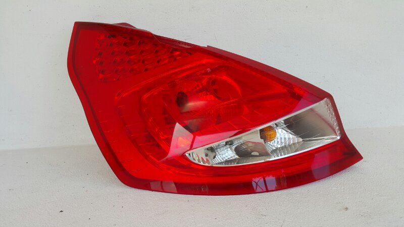 фонарь задний Ford Fiesta 6 поколение CB1 2009, 1.6 л., HXJA, бензин, 8A6113405A - фото №1