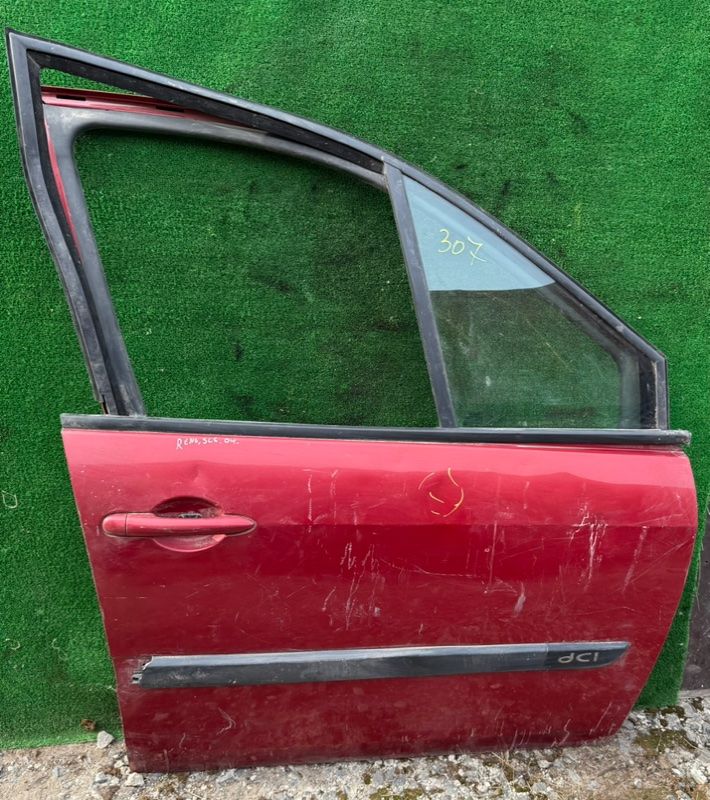 дверь передняя правая Renault Scenic 2 поколение 2005, 1.5 л. - фото №1