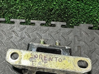 петля крышки багажника Kia Sorento 1 поколение 2004