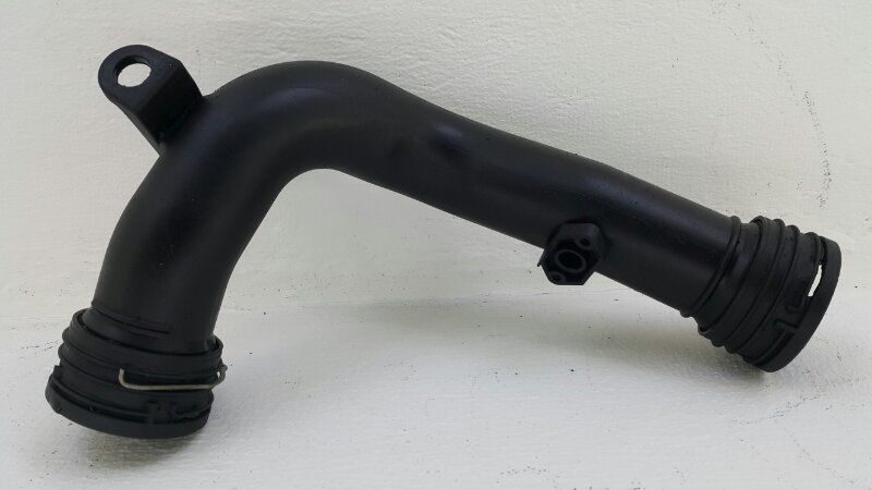 патрубок интеркулера Volkswagen Passat B6 2006, 2.0 л., BKP, дизель, 1K0145762 - фото №1