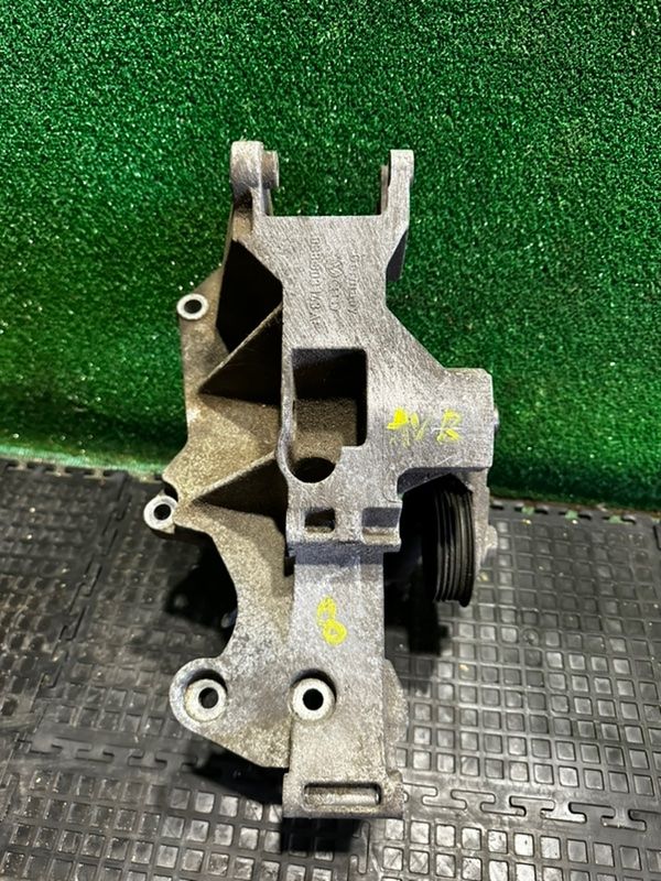 кронштейн генератора Volkswagen Passat B5 2001, 038903143AE - фото №1