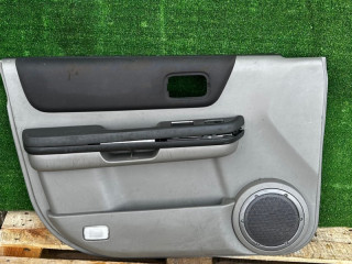 обшивка двери передняя левая Nissan X-Trail T30 2004, 809018H300
