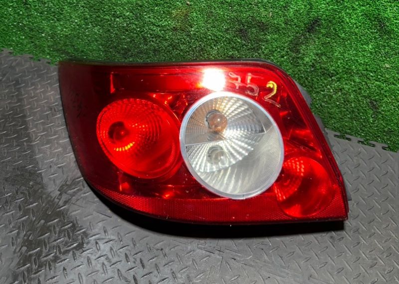 фонарь задний левый Renault Megane 2 поколение 2006, 1.5 л., 8200142688B - фото №1