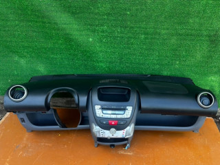 панель передняя салона (торпедо) Toyota Corolla Verso 2 поколение AR10 2006, 553030H010