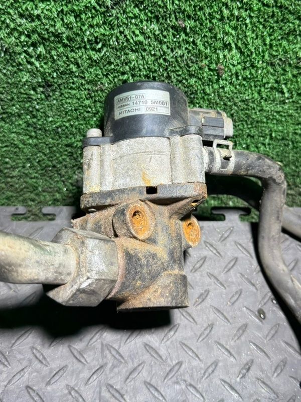 клапан EGR Nissan Primera P11 2000, 1.8 л., 147105M001 - фото №1